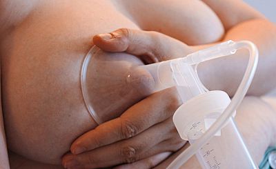 Lactamedia_00013_Breast pumping - flange too small_high
