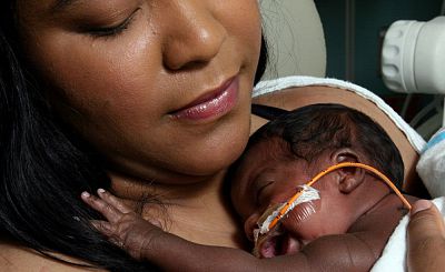 Lactamedia_00113_Skin to skin - preterm infant_high